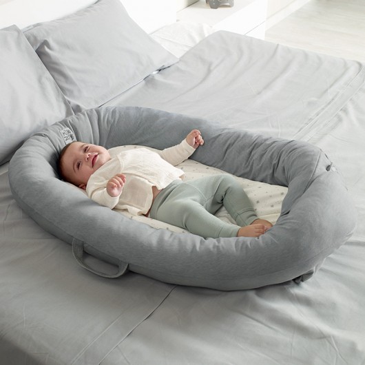 Utiliser un coussin d'allaitement comme réducteur de lit ?