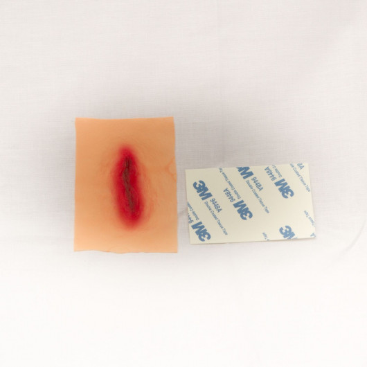 Maquillage d'halloween - Cicatrice avec épingle - Rouge